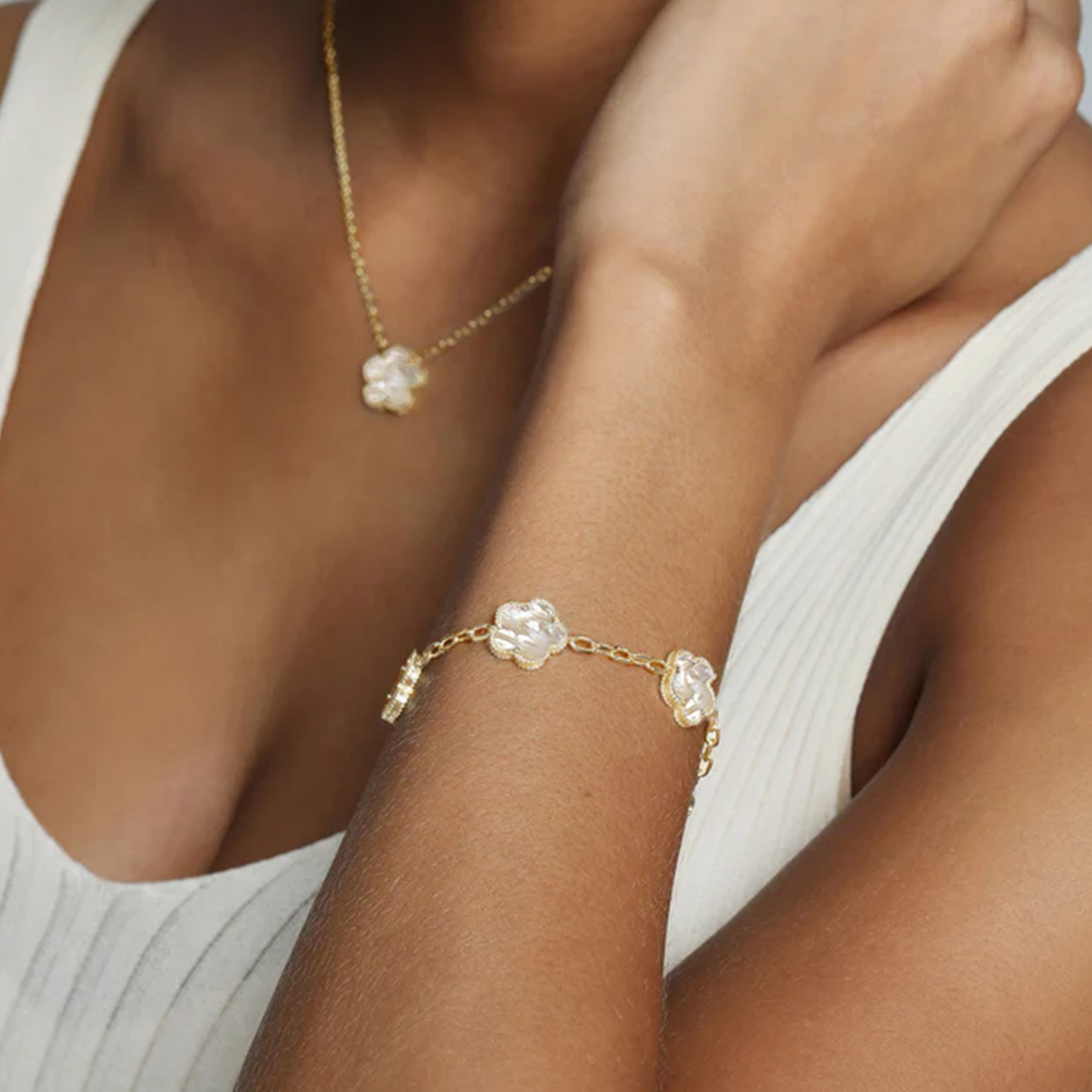 Deus® Pulsera Trébol Bañada en Oro 14K